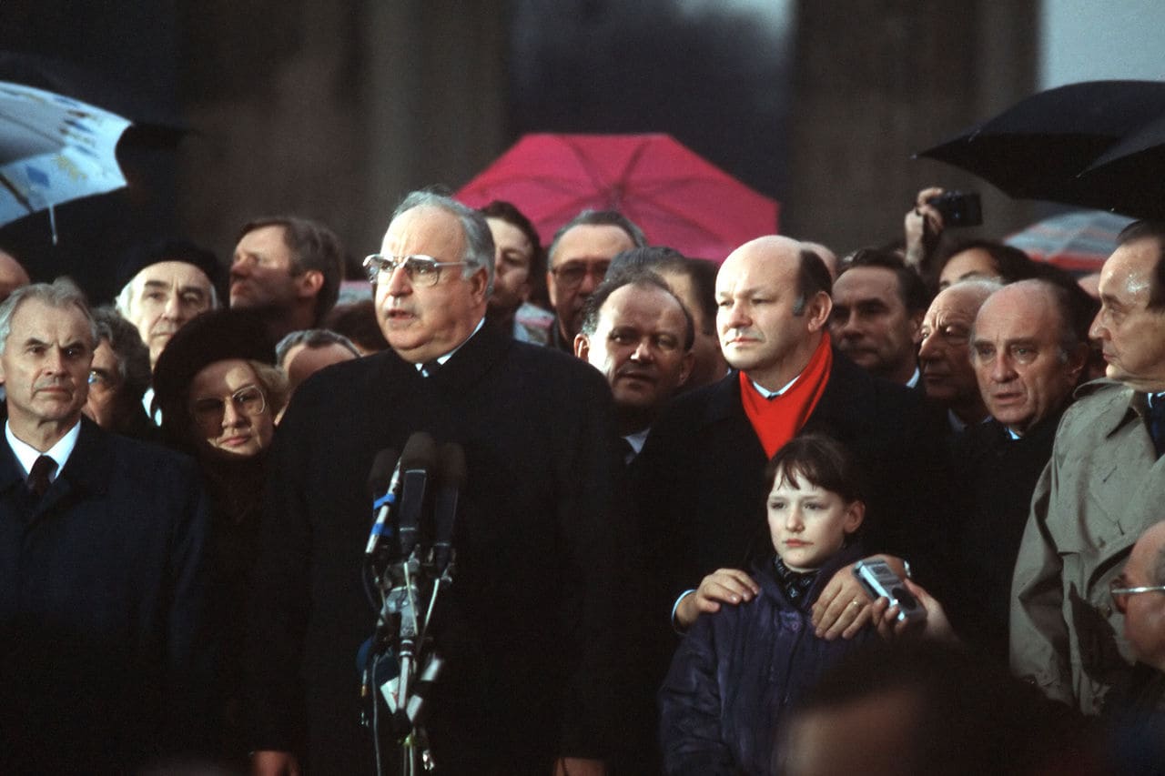 Hans-Modrow-Brandenburger-Tor-Dorothee-Wilms-Helmut Kohl-Walter-Momper-Erhard-Krack-Kritisches-Netzwerk-Walter-Scheel-Otto-Graf-Lambsdorff-Hans-Dietrich-Genscher