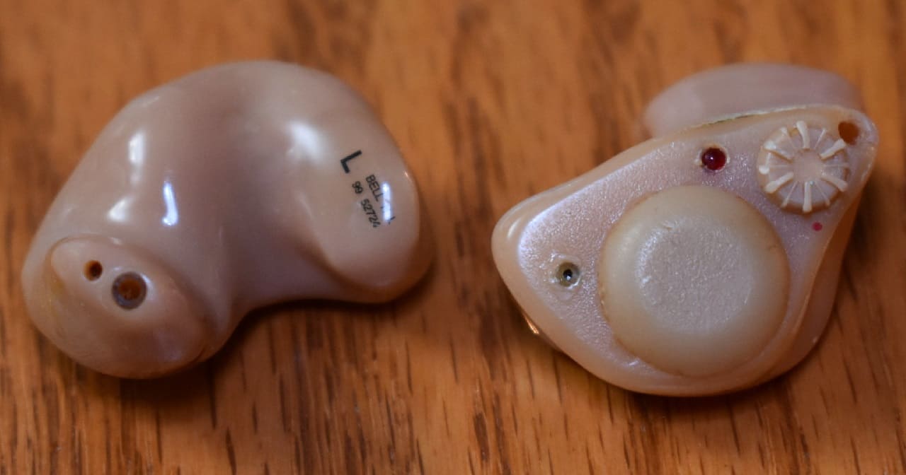 Hoergeraete_Hoergeraetetechnik_Hoerbeeintraechtigung_Hoersysteme_Aussenohr_Innenohr_Hoerbehinderung_Schwerhoerigkeit_Im-Ohr-Geraete-Kritisches-Netzwerk