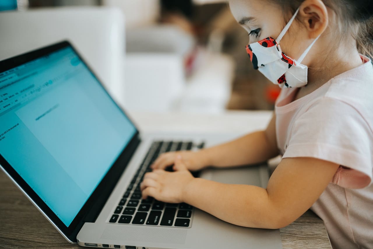 Homeschooling-Schulkinder-Schulversaeumnis-Lernversaeumnisse-Heimunterricht-haeusliche-Beschulung-distance-learning-Hausunterricht-Kritisches-Netzwerk-Kinder