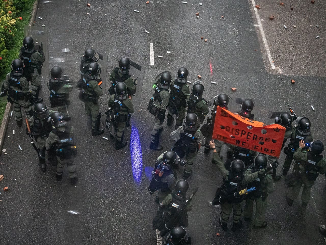 Hong-Kong-Auxiliary-Police-Force-HKPF-Hongkong-Kritisches-Netzwerk-rioters-Massenproteste-Tsuen-Wang-tear-gas-unarmed-civilians-Umbrella-Movement-crowd-control