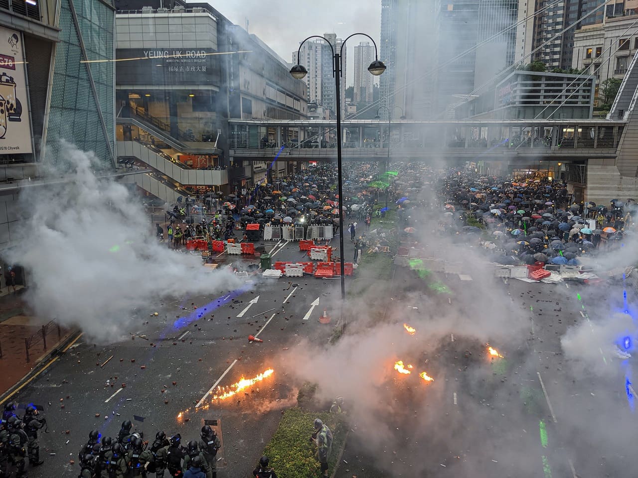 Hongkong-Strassenkampf-Strassenkaempfe-Hong-Kong-Barrikadenkaempfe-Barrikadenkampf-Protestbewegung-Regimegegner-Kritisches-Netzwerk-soziale-Ungerechtigkeit