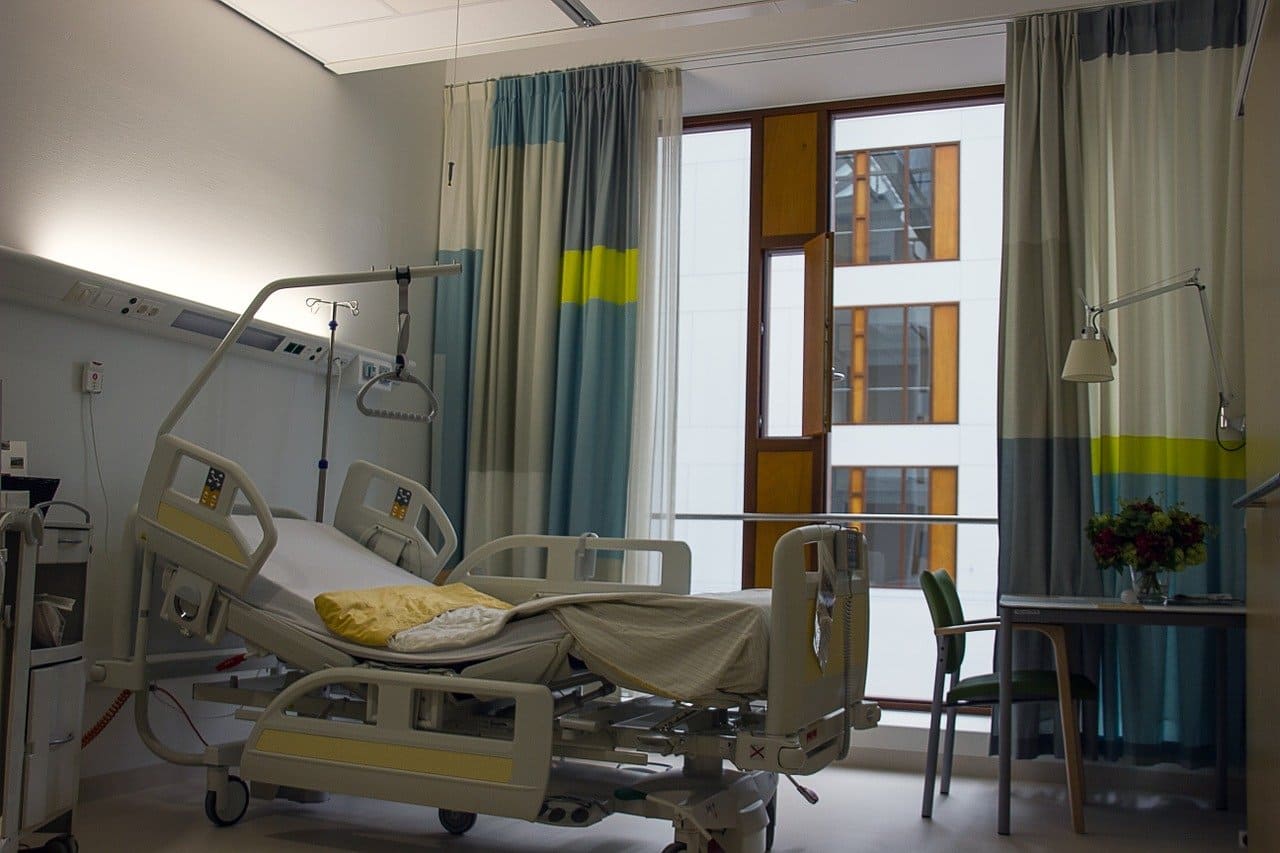 Hospiz-5-Hospizzimmer-Krankenzimmer-Patientenzimmer-Hospizbett-Kritisches-Netzwerk-Krankenhausbett-palliative-Pflege-Palliativmedizin-Palliativversorgung-Palliativstation