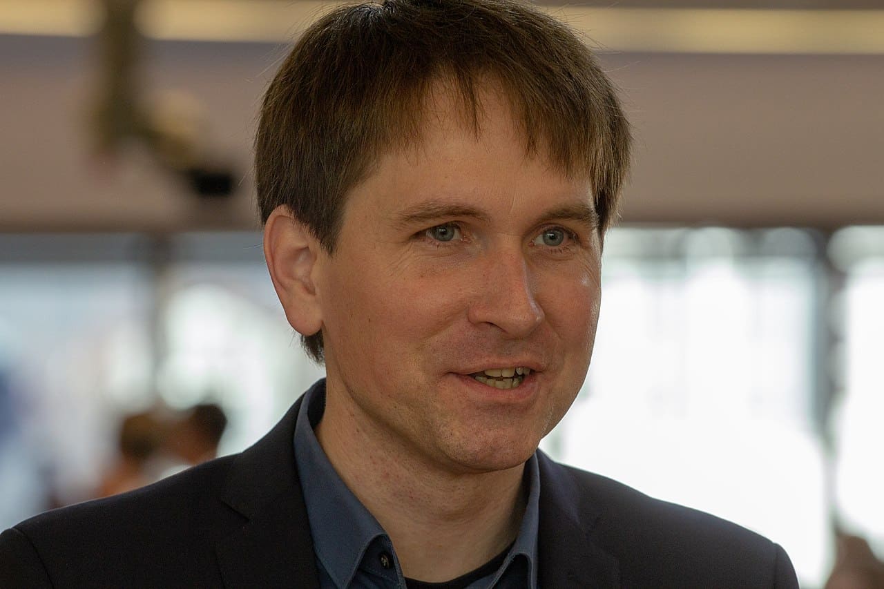 Jan-Schalauske-Die-Linke-Hessen-Hessischer-Landtag-Kritisches-Netzwerk-Landesimmobilien-neoliberalismus-Privatisierung-landeseigene-Liegenschaften