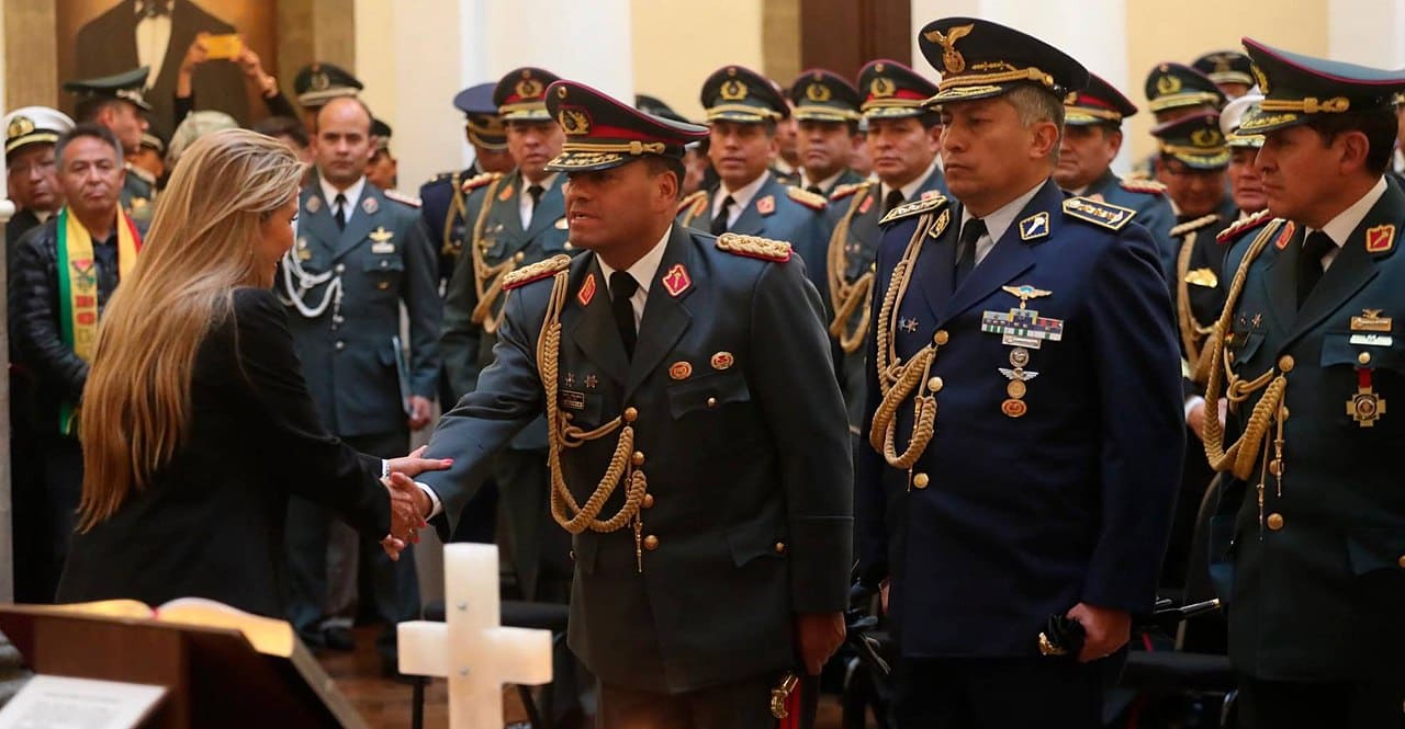 Jeanine-Anez-Chavez-Bolivien-Movimiento-Democrata-Social-Putschpraesidentin-Prasidentin-Sergio-Carlos-Orellana-Kritisches-Netzwerk-Fuerzas-Armadas-de-Bolivia