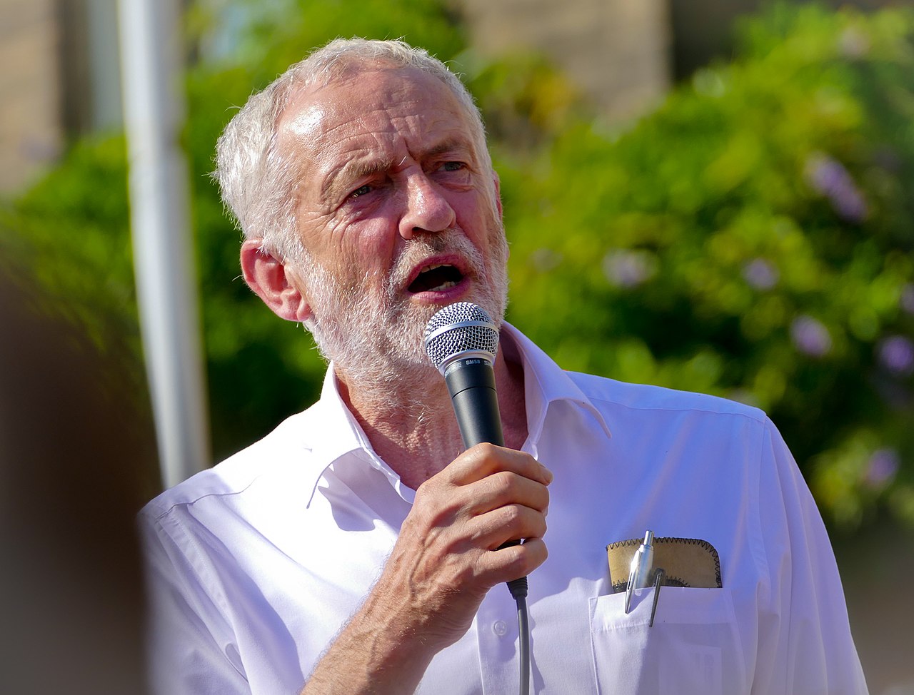 Jeremy-Corbyn-house-of-commons-unterhaus-labour-party-arbeitspartei-united-kingdom-kritisches-netzwerk-pazifismus-brexit-free-access-european-markets-great-britain-west-bank-gaza