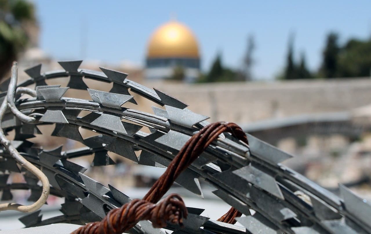 Jerusalem-Stacheldraht-Klagemauer-Israel-Palaestina-separation-wall-Kritisches-Netzwerk-Palaestinenser-Einstaatenloesung-Zionismus-Okkupation-Gazastreifen