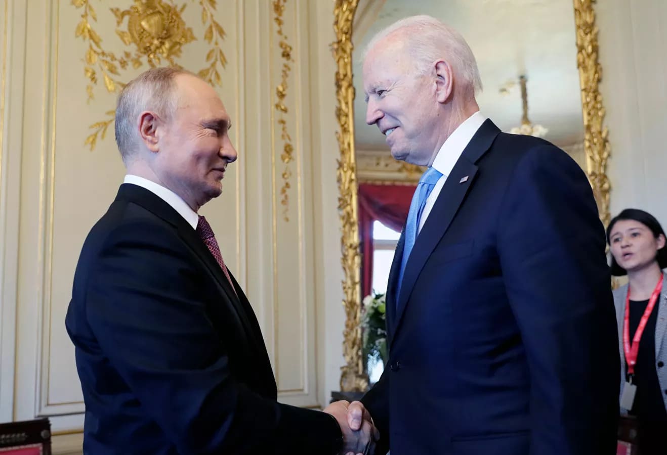 Joe-Biden-Vladimir-Wladimir-Putin-Russian-US-talks-Russland-Russian-Federation-Kritisches-Netzwerk-Kremlin-Bedrohungsaengste-Bedrohungswahn-NATO-Osterweiterung-Russophbie
