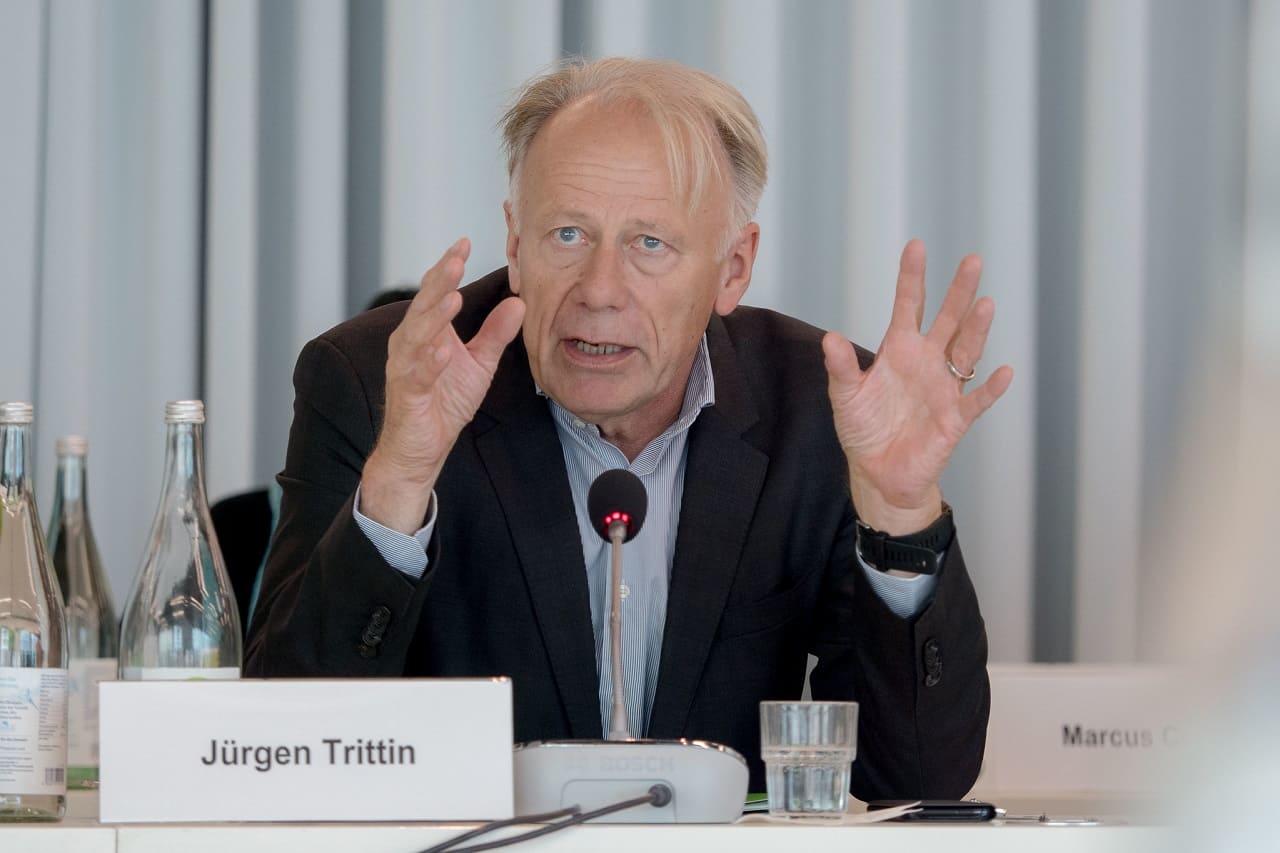 Juergen_Trittin_Buendnisgruene_Die_Gruenen_Auswaertiger_Ausschuss_Dosenpfand_EinWeg_Eiskugel_Kugel_Eis_erneuerbare_Energien_mit Pfand_Stromkosten_Kritisches-Netzwerk