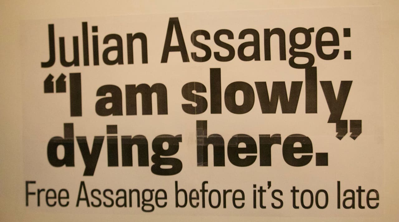 Julian-Assenge-psychische-Folter-psychological-mental-torture-Folteropfer-Justizschikane-Justizskandal-Kritisches-Netzwerk-Wikileaks-Schauprozess-Menschenrechtsverletzung