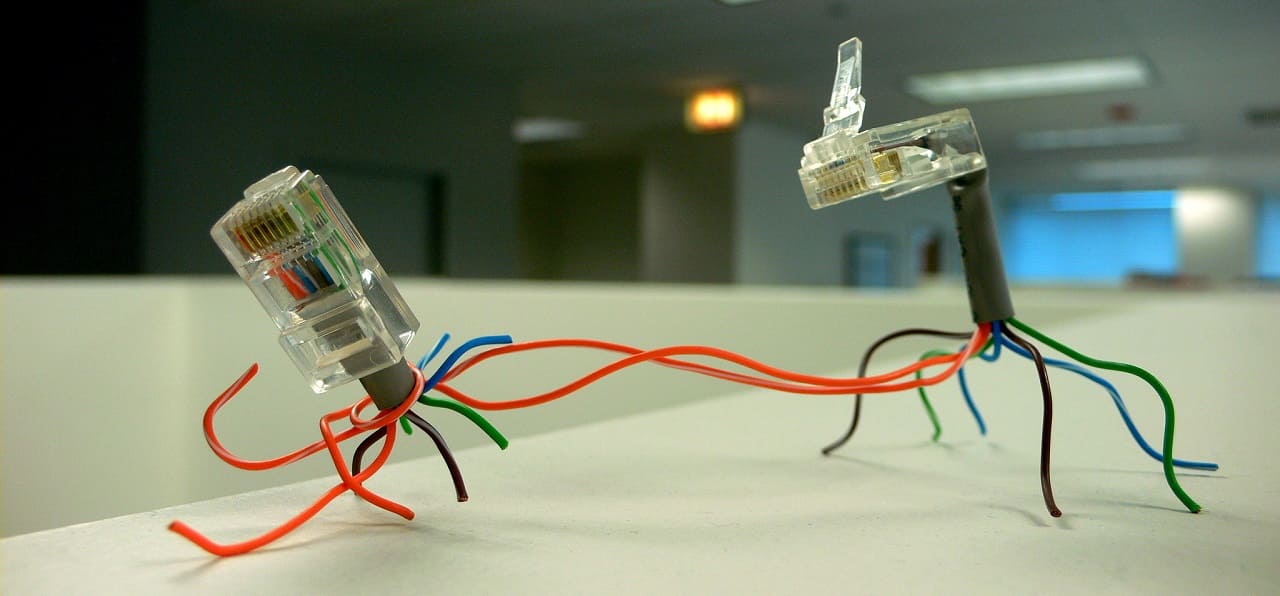 Kabelstecker-Netzbetreiber-Breitband-Breitbandgeschwindigkeit-Kritisches-Netzwerk-Breitbandmessung-Breitbandanbieter-Bundesnetzagentur-Datenuebertragungsrate-BNetzA