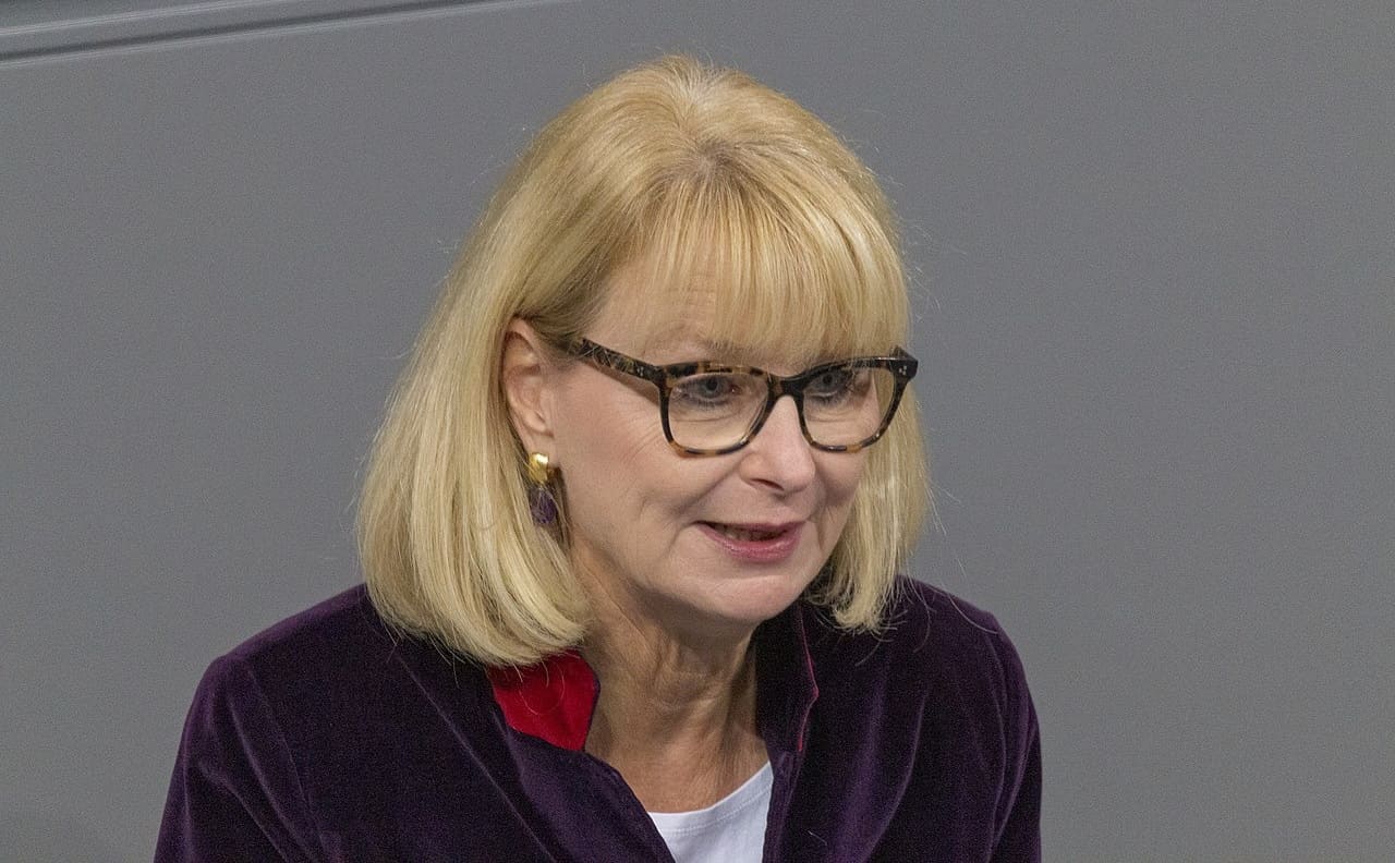 Karin-Maag-MdB-CDU-Gemeinsamer-Bundesausschuss-G-BA-Lobbyismus-Lobbyistin-Drehtuer-Effekt-Kritisches-Netzwerk-Barmenia-Krankenversicherungen-Nebeneinkuenfte