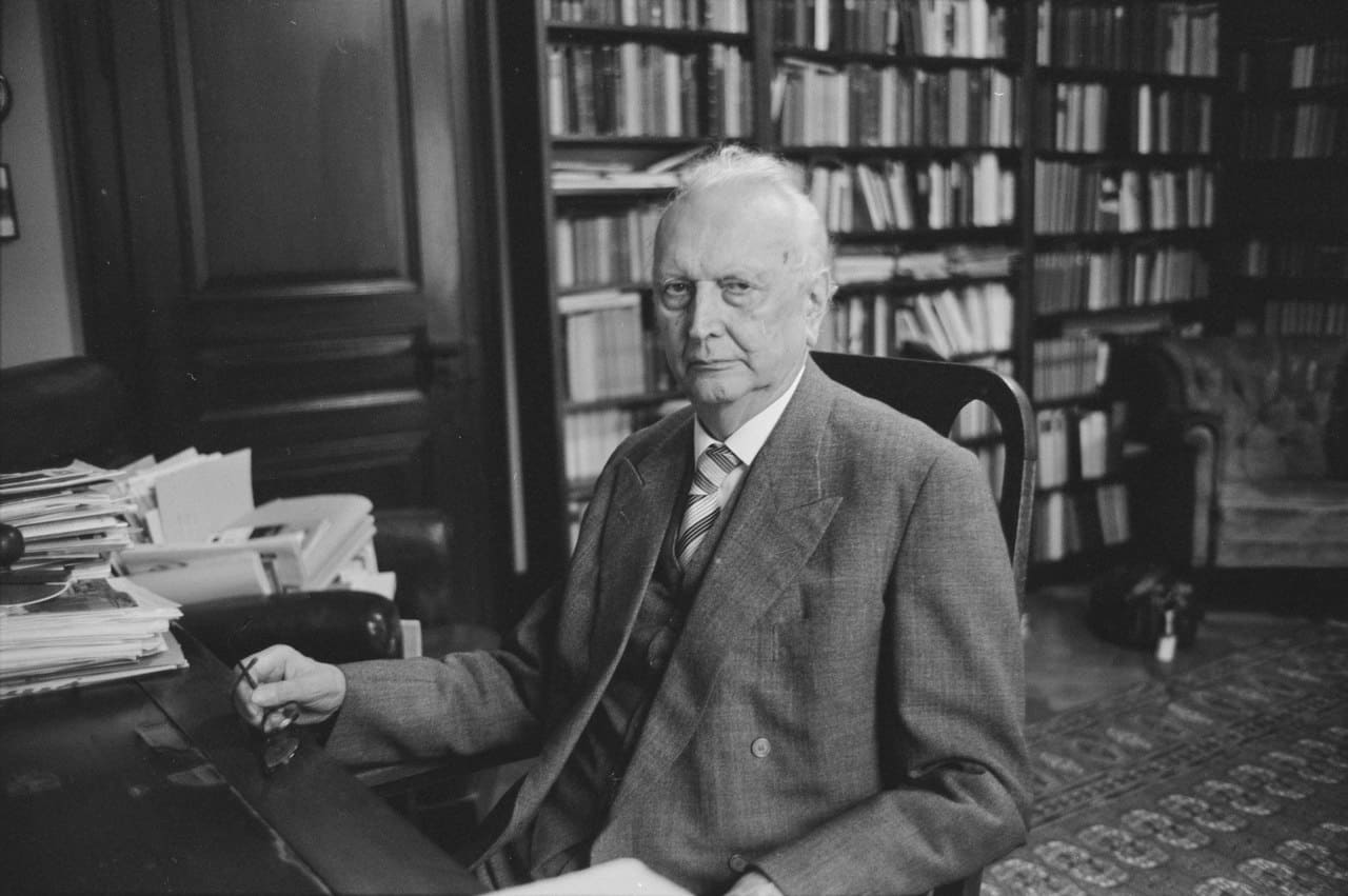 Karl_Theodor_Jaspers_Fassadendemokratie_Grundgesetz_Demokratieentwicklung_Demokratieverlust_Parteienoligarchie_Verfassungswidrigkeit_Totalitarismus_Kritisches-Netzwerk