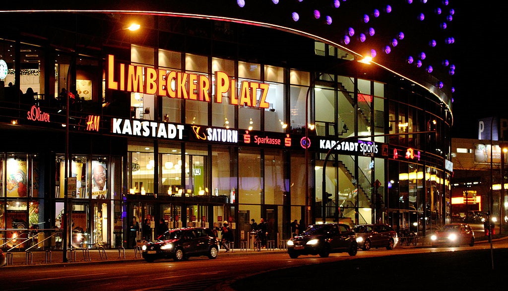 karstadt_essen_limbecker_platz_warenhaus_warenhauskette_arcandor_ag_kritisches_netzwerk_stephan_fanderl_signa_holding_rene_benko_nicolas_berggruen_holding_tarifflucht_kaufhof.jpg