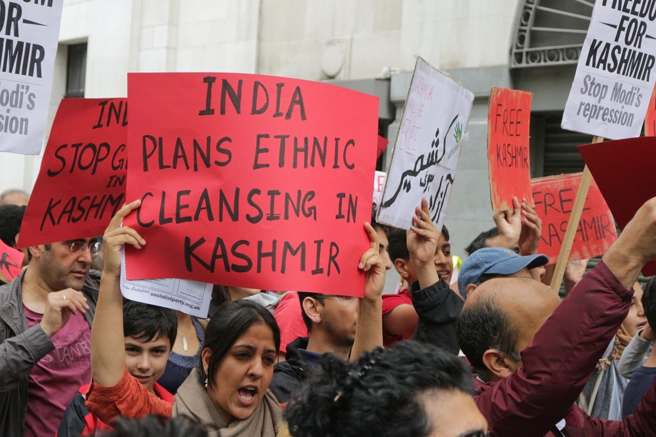 Kashmir-3-ethnic-cleansing-ethnische-Saeuberung-Genozid-genocide-Indian-Occupation-Besatzungsmacht-Kaschmir-Indien-India-Besatzerstaat-Voelkerrechtsbruch-Unterdrueckung