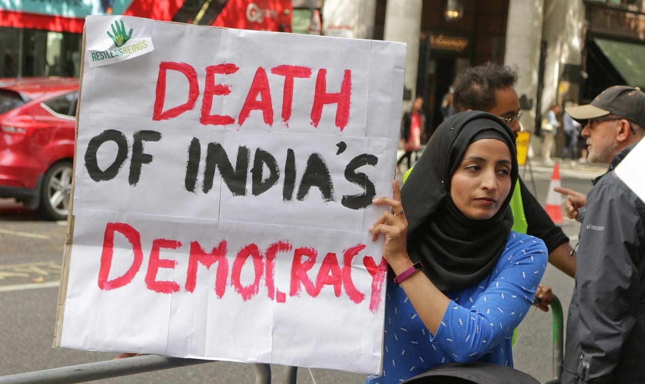 Kashmir-6-democracy-Demokratieverlust-Narendra-Modi-Narzismus-arbitrary-rule-despotism-Hindutva-Elitendemokratie-Kastenparteien-Kritisches-Netzwerk-oppression-Repression 