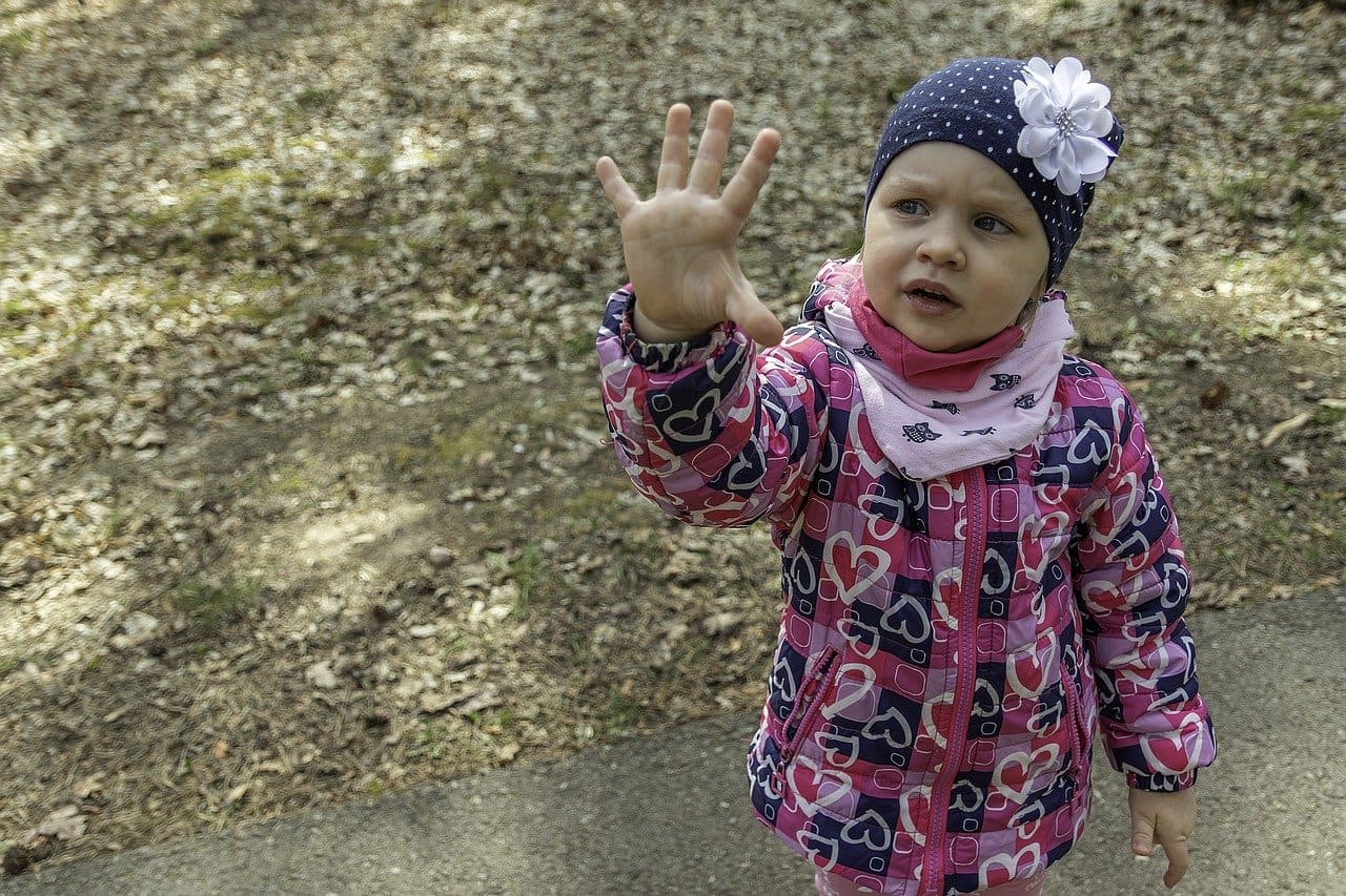 Kinderhaende-Hygiene-Hygienewahn-Sauberkeit-Koerperhygiene-schmutzige-Haende-Kritisches-Netzwerk-Mikroben-Mikrobiom-Mikroorganismen-Immunsystem-Saeureschutzmantel