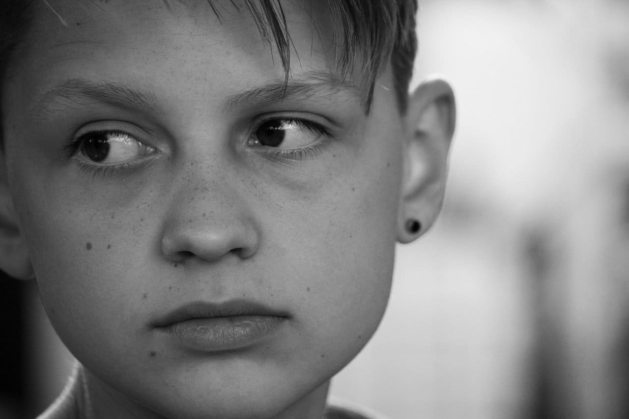 Kindersorgen-Traurigkeit-Aengstlichkeit-Kinderpsyche-Kinderdepression-Kinderseele-Seelendeformation-Seelenfresser-Daemonenfurcht-Psychose-Kritisches-Netzwerk-Frust