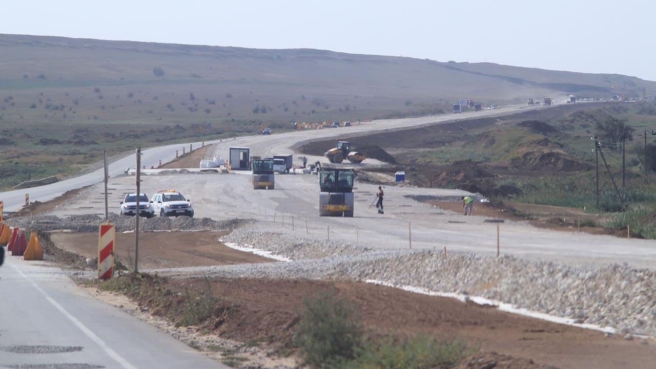 Krim-Crimea-foederale-Autobahn-Tawrida-Strasse-des-Lebens-Kertsch-Simferopol-Sevastopol-Sewastopol-Kritisches-Netzwerk-Infrastukturprojekte-Vorzeigeregion-Russland