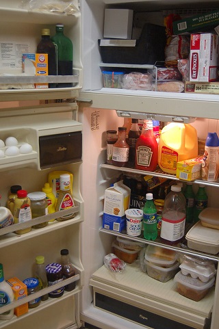 Kuehlschrank_Kuehlschranktuere_Kuehlschrankinhalt_Kuehlschranklagerung_Kuehlgut_Kuehlkette_Kuehlschrankthermostat_Kuehlschrankzonen_Stromfesser_Kritisches-Netzwerk