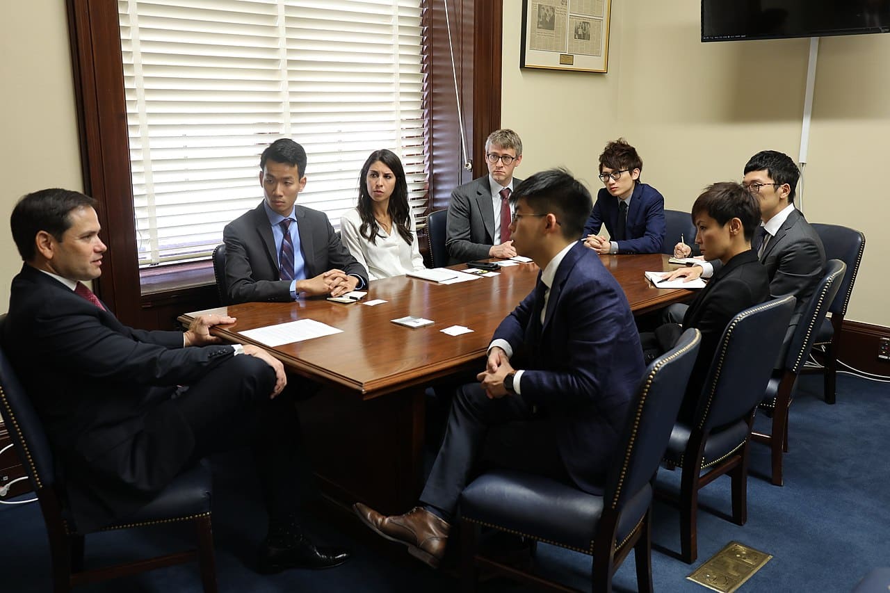 Marco-Antonio-Rubio-Joshua-Wong-HKHRDA-Florida-Republican-Party-Republicans-Kritisches-Netzwerk-Neocons-Benevolent-Imperialism-Kriegstreiber-Kriegshetzer-China