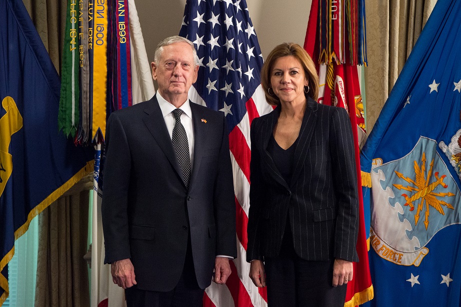 maria_dolores_de_cospedal_garcia_spain_espana_spanien_james_norman_mattis_defense_secretary_kritisches_netzwerk_militaerausgaben_militaerhaushalt_militarisierung_militarismus_nato.jpg
