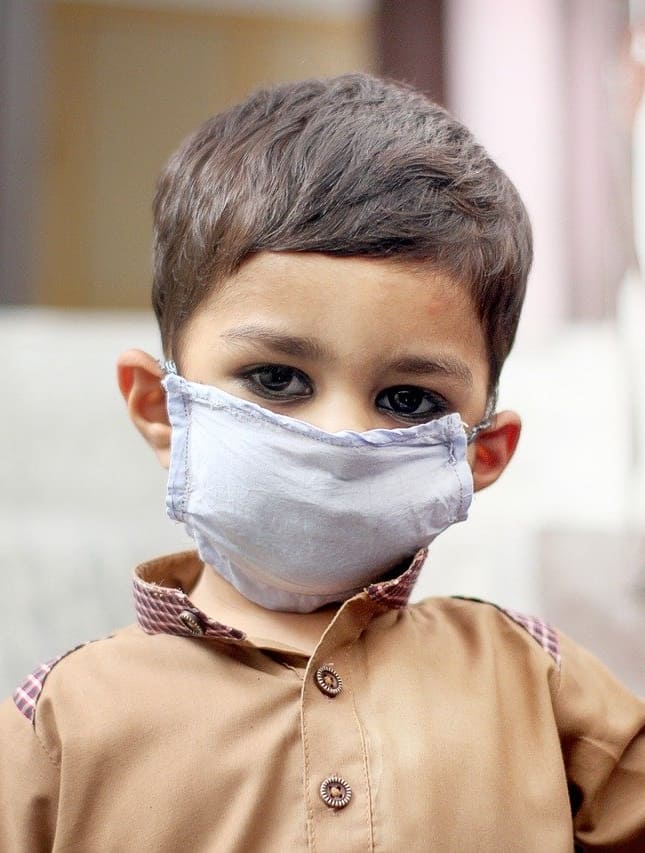 Maskenzwang-kleine-Seelen-Seelendeformation-Seelenschmerz-Quaelerei-Unterdrueckung-Folterinstrument-Kinderwuerde-Pandemiehysterie-Kritisches-Netzwerk