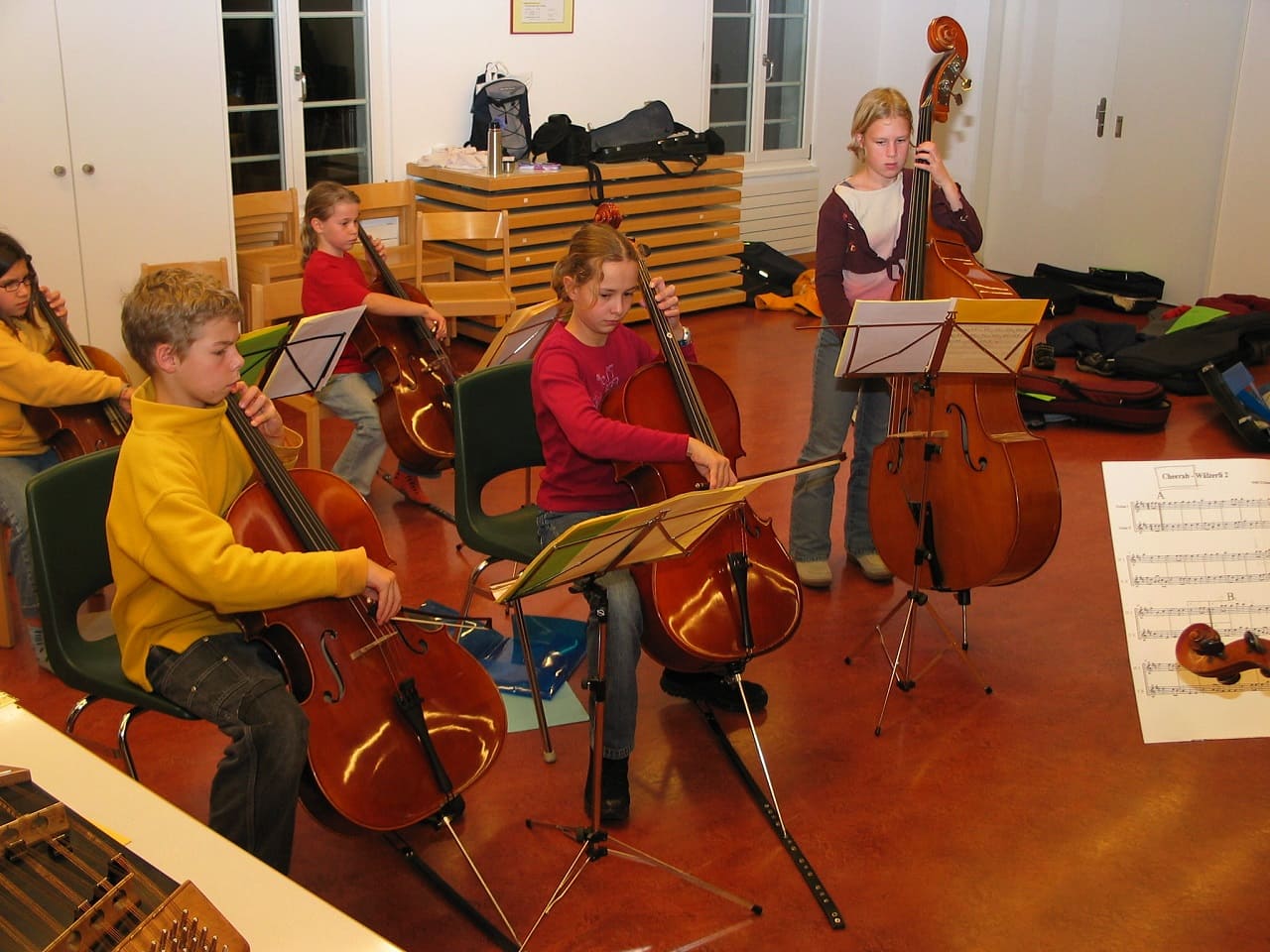Musik-Cellisten-Kinder-Musikalitaet-Musizieren-Kulturgut-klassische-Musik-musikalische-Bildung-Frueherziehung-Violoncello-Kontrabass-Kritisches-Netzwerk-Schulmusik