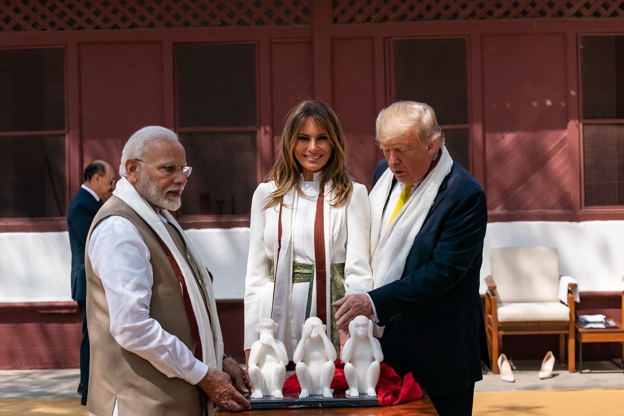 Narendra-Modi-Donald-Melania-Trump-Gandhi-Ashram-Ahmedabad-India-Indien-Kritisches-Netzwerk-Rechtsruck-Wirtschaftsinteressen-strategische-Partnerschaft 