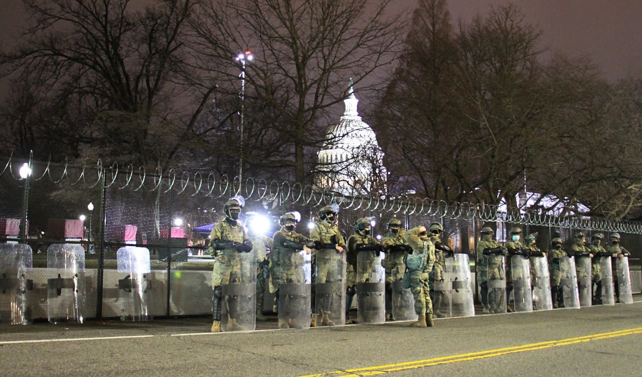 National-Guard-Soldiers-Washington-Nationalgardisten-Presidential-Inauguration-Ausnahmezustand-Buergerkrieg-Kritisches-Netzwerk-Joe-Biden-White House-Staatsstreich
