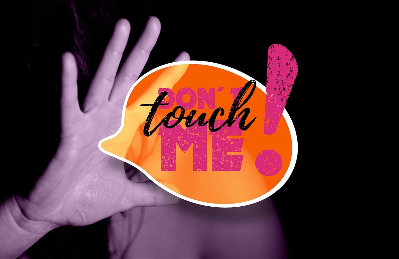NEIN-do-not-touch-me-Begrabschen-Begrapschen-Frauenopfer-sexuelle-Belaestigung-Frauenrechte-Sexualdelikte-Intimbereich-Kritisches-Netzwerk
