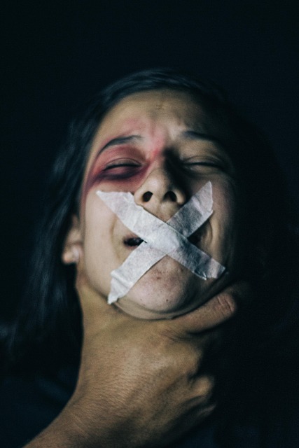 NEIN_Vergewaltigungsopfer_Vergewaltigungstrauma_Koerpermisshandlung_Koerperverletzung_psychische_Misshandlung_Traumatisierung_Vergewaltigungsopfer_Kritisches-Netzwerk