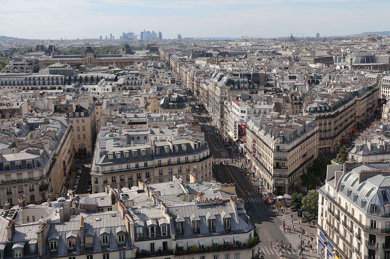 Paris-Rue-de-Rivoli-tour-Saint-Jacques-Turm-Arrondissement-Kritisches-Netzwerk-Anne-Hidalgo-urbane-Vielfalt-Vitalitaet-Stadtentwicklung-Viertelstundenstadt