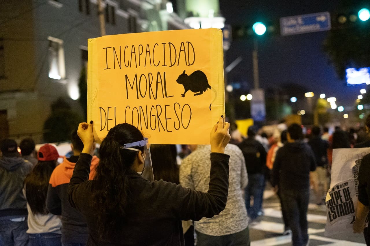 Peru_Incapacidad_moral_del_congreso_peruanischer_Kongress_Massenkrawalle_Massenproteste_Entdemokratisierung_Buergeraufstand_Volksaufstand_Lima_Kritisches-Netzwerk