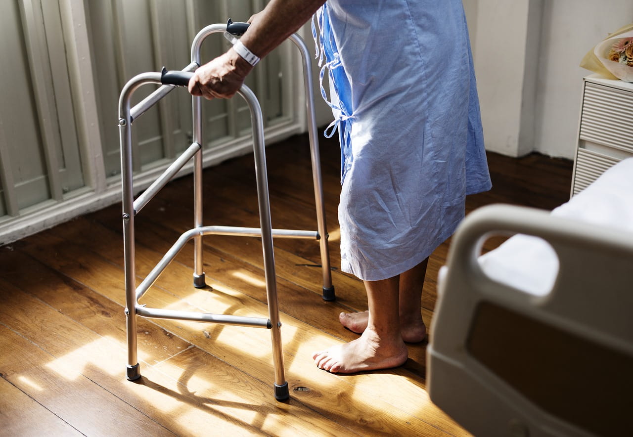 Pflegebeduerftige_Pflegebeduerftigkeit_Pflegeeinrichtungen_Pflegegrad_Pflegeheime_Pflegenotstand_Altenpflege_Pflegepflichtversicherung_Pflegestufen_Kritisches_Netzwerk_Pflegestuetzpunkte