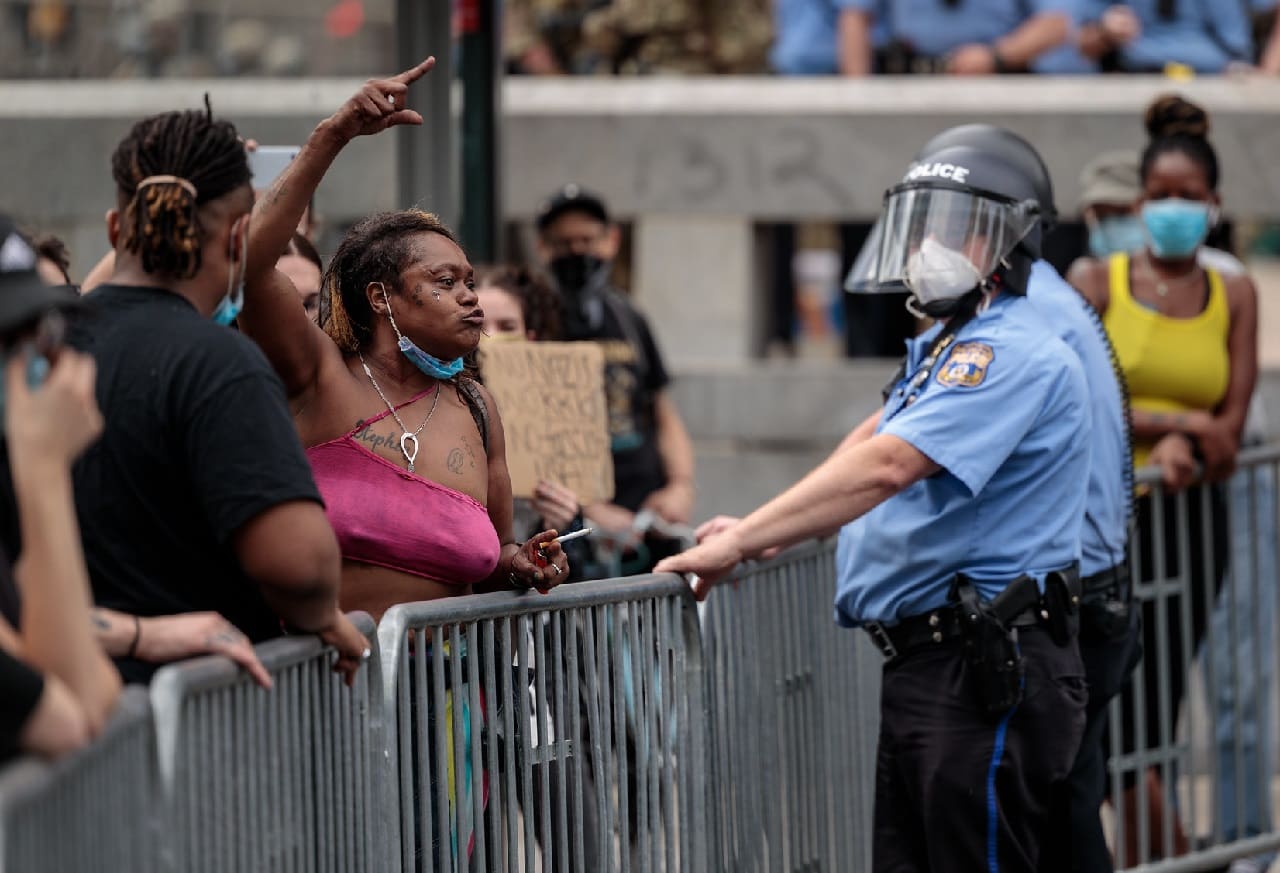 Polizeirassismus-Black-life-matters-white-ethnostate-supremacy-Gaslighting-Kritisches-Netzwerk-Rassengerechtigkeit-Rassenhass-Rassismus-rassistische-Ideologie