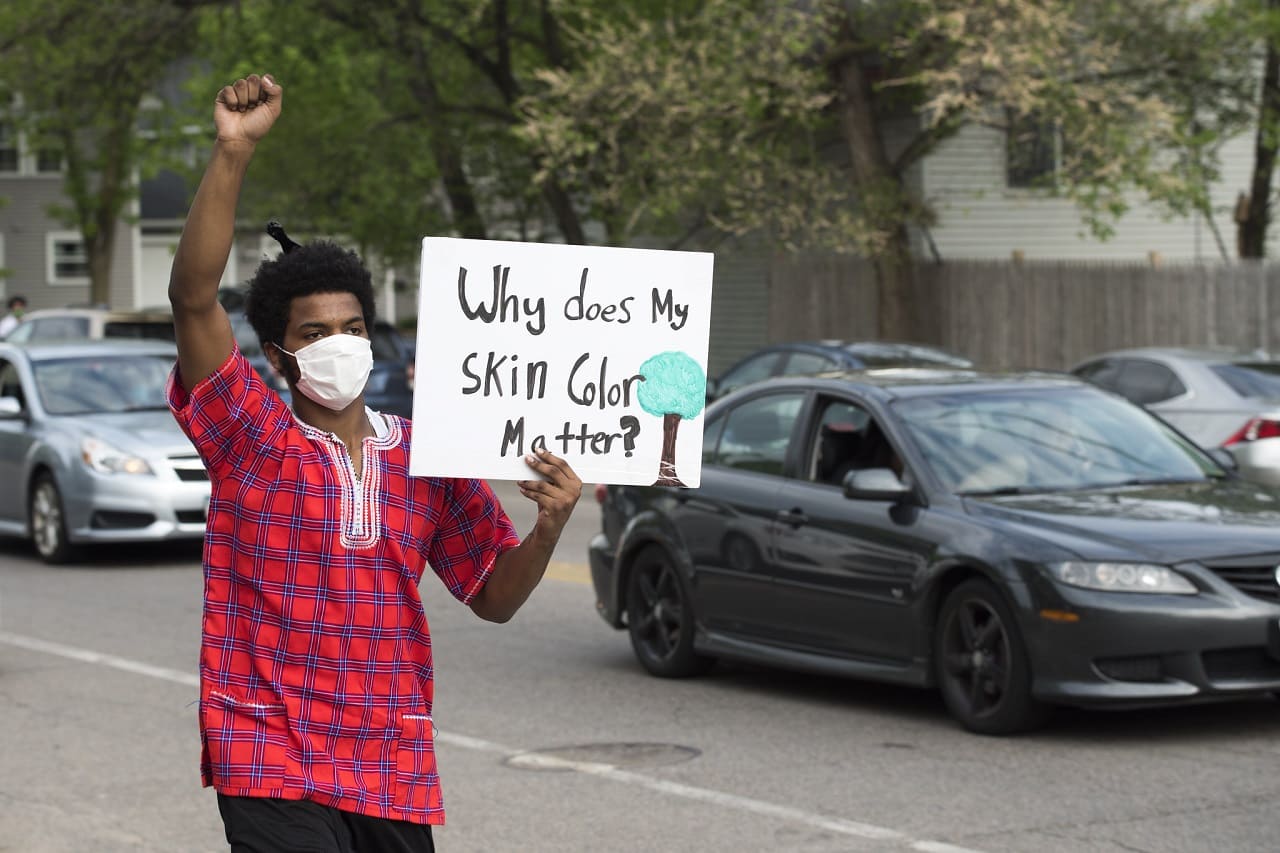 Polizeirassismus-Hautfarbe-Why-does-my-skin-color-matter-Protest-against-police-violence-Justice-for-George-Floyd-Kritisches-Netzwerk-white-ethnostate-Supremacy