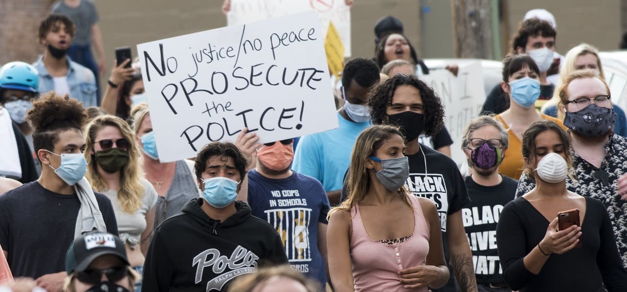 Polizeireformen-No-justice-no-Peace-Prosecute-the-Police-Polizeiuebergriffe-Polizeirassismus-Rassengerechtigkeit-Kritisches-Netzwerk-Generationenrevolte-George-Floyd