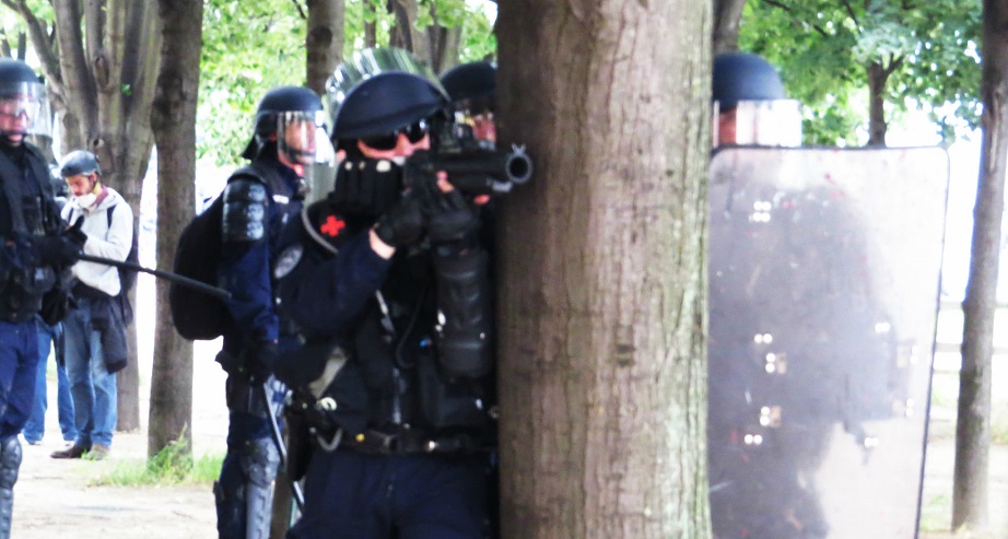 polizeischuesse_france_gendarmerie_polizeigewalt_banlieue_banlieues_polizeibrutalitaet_rechtsstaat_rassismus_racial_profiling_racialism_racisme_kritisches_netzwerk_strassenkaempfe.jpg