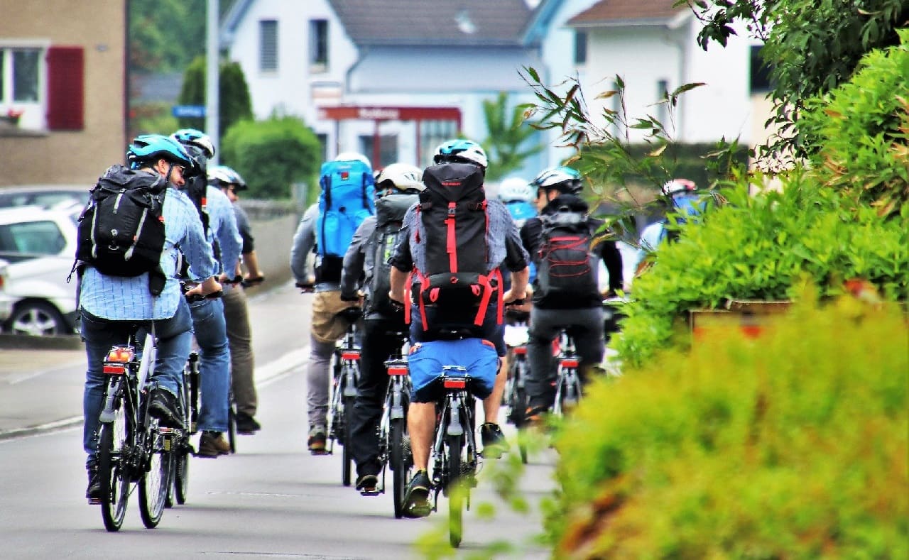  Radfahren-Radfahrer-Radtouren-Fahrradgruppe-Fahrradhelm-Fahrradunfaelle-E-Bike-Fahrer-Biker-Bikes-Velofahrer-Velohelm-Veloverkehr-Kritisches-Netzwerk-Trekkingbikes