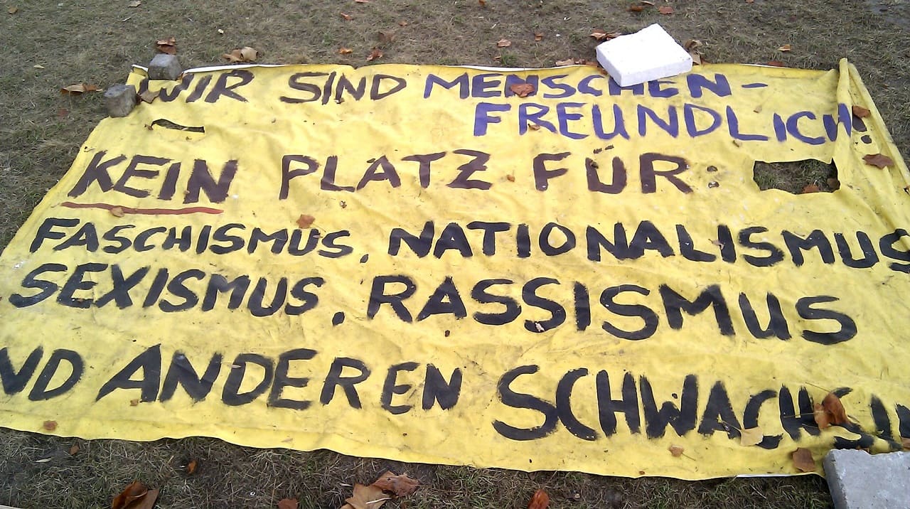 Kein-Platz-fuer-Faschismus-Nationalismus-Sexismus-Rassismus-Kritisches-Netzwerk-Fremdenhass-Rechtextremismus-Xenophobie-Fremdenfeindlichkeit-Rechtspopulismus-Konditionierung