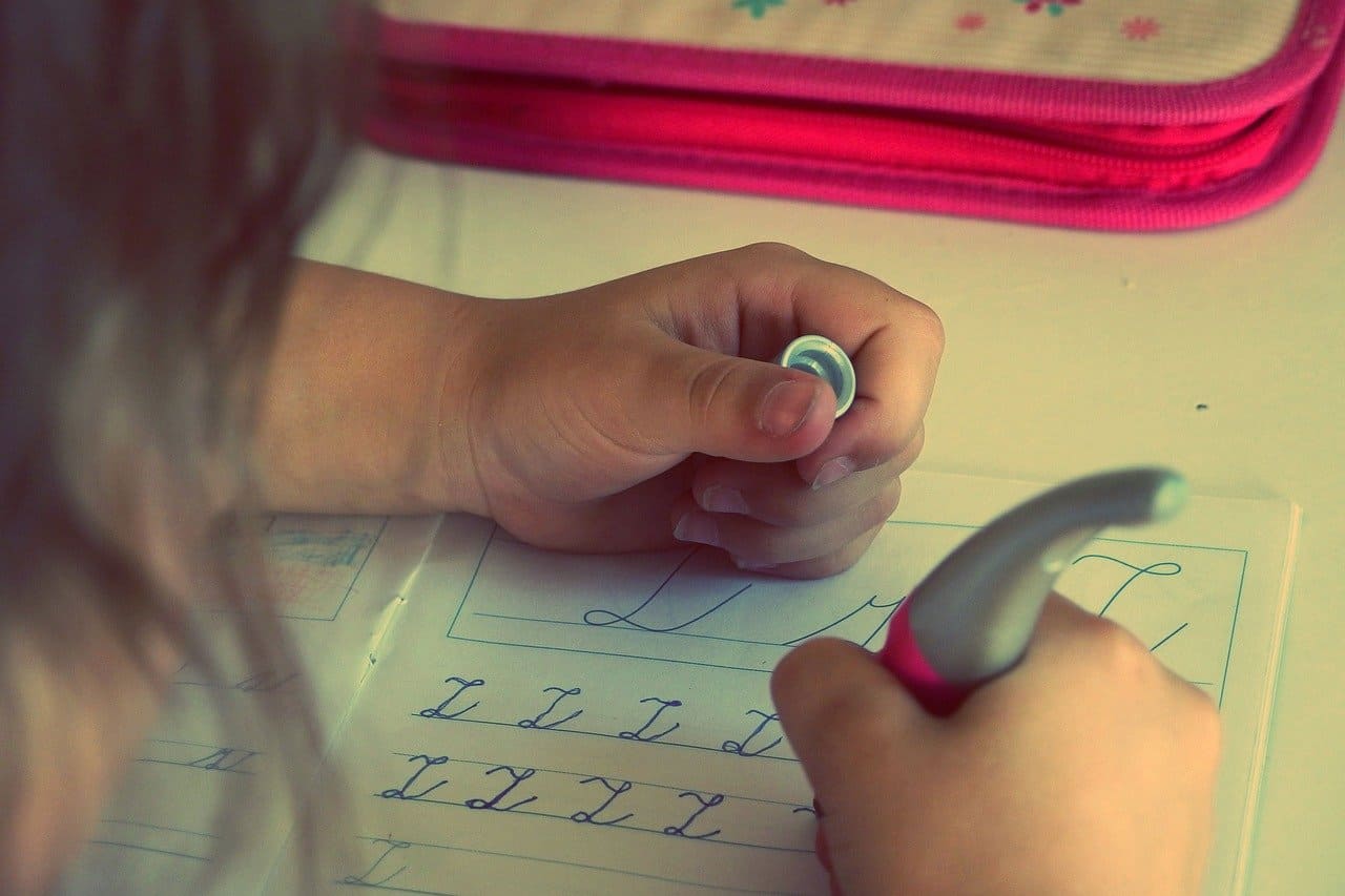 Rechtschreibung-Schoenschreiben-Schriftbild-Handschrift-Alphabet-Schreibregeln-Rechtschreibunterricht-Kritisches-Netzwerk-Bildungspolitik-Schueler-Sprachentwicklung