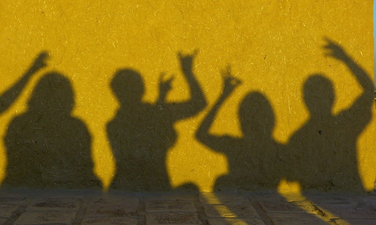 Schattenspiel-Schattenspiele-Marionettenspieler-Strippenzieher-Symbolfiguren-Drahtzieher-Kritisches-Netzwerk-hinter-der-Kulisse-Hintermaenner-Spindoctors-Spin-Doktor-Doktoren