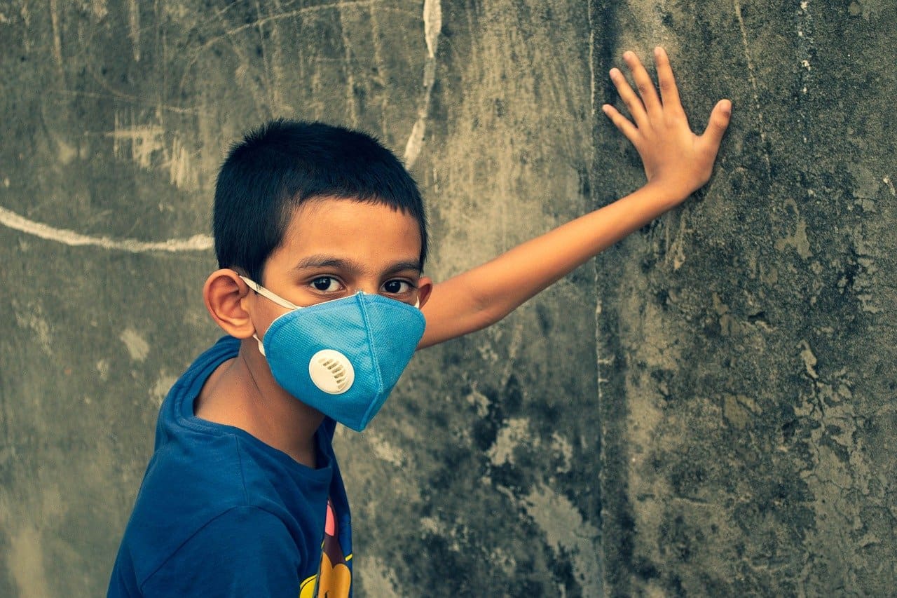 Schnabelmaske-Kindesentwicklung-Kindheitsentwicklung-Kinderpsychen-Kinderseelen-Maskenpflicht-Maskenzwang-Jugendentwicklung-Jugendentwurzelung-Kritisches-Netzwerk