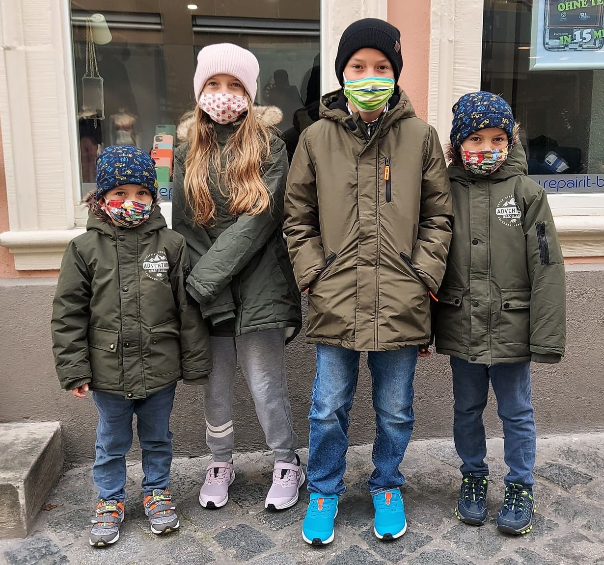 Schutzbefohlene-Kindheitserlebnisse-Maskenpflicht-Maskenzwang-Fuehrsorgeverletzung-Kindermasken-Sauerstoffmangel-Kritisches-Netzwerk-Kindheitstrauma-Copingstrategie