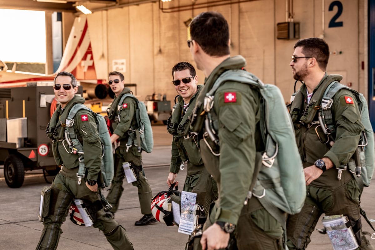 Schweizer-Kampfpiloten-Luftwaffe-Armee-Patrouille-Suisse-Eidgenoessisches-Departement-fuer-Verteidigung-Kritisches-Netzwerk-NATO-VBS-DDPS-Landesverteidigung
