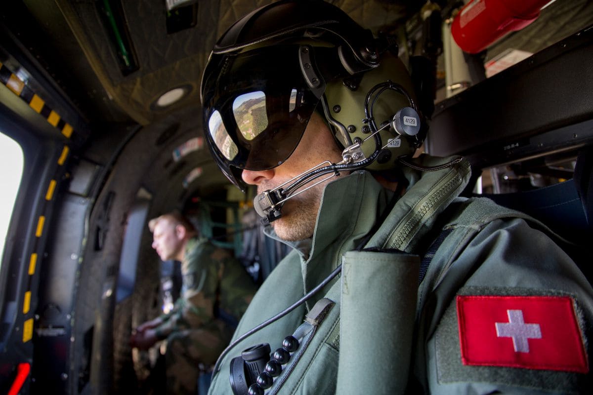 Schweizer-Luftwaffe-Kampfpilot-Loadmaster-Transporthelikopter-Schweiz-Kritisches-Netzwerk-VBS-Verteidigungsdepartement-NATO-Natoabhaengigkeit-Natovasallen