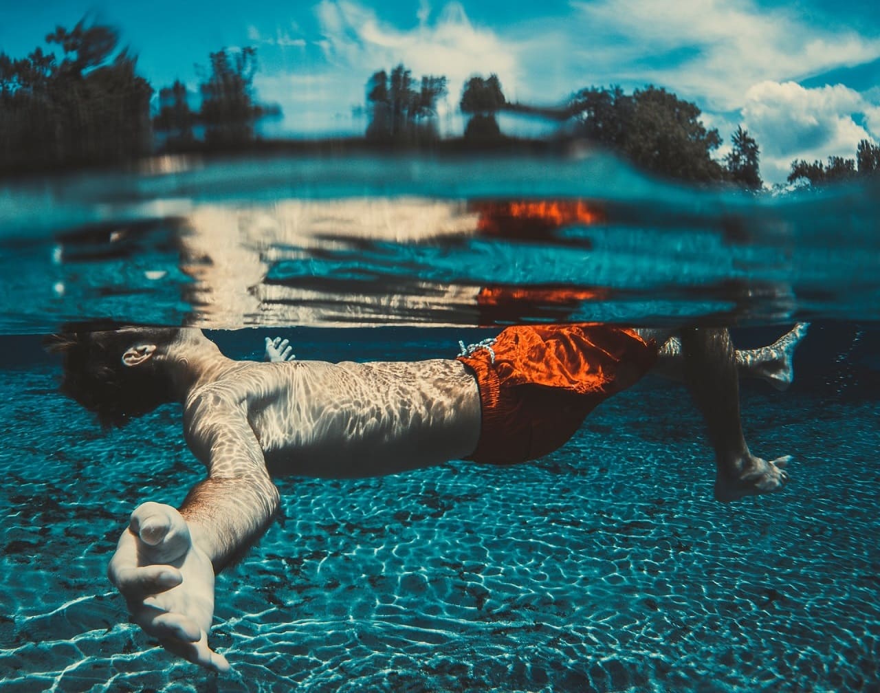 Schwimmen-Ertrinkungstod-Badeunfall-Ertrinkungsrisiko-ertrunkene-Kinder-Nichtschwimmer-Todesfaelle-durch-Ertrinken-Kritisches-Netzwerk-Totstellreflex-Badetod