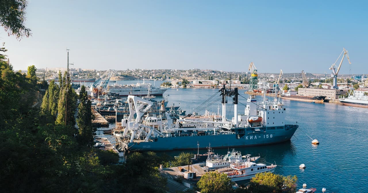 Sewastopol-Sevastopol-Crimea-autonome-Republik-Krim-Russische-Foederation-Russland-Kritisches-Netzwerk-Schwarzes-Meer-Black-Sea-Schwarzmeerflotte-Tawrida-Kalamita