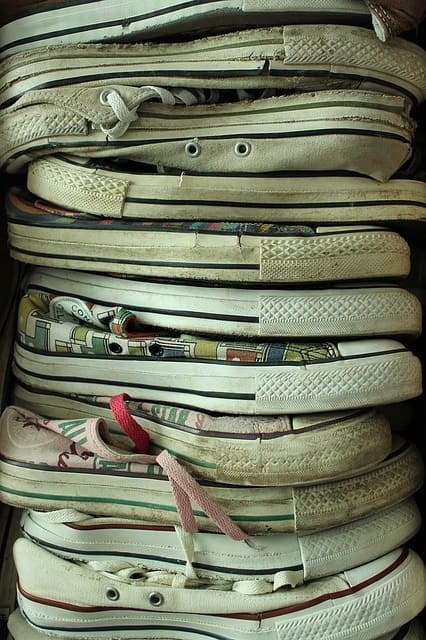 Sneakers-Sneakervernichtung-Sneakerschreddern-Turnschuhmuell-Altschuhverwertung-Alttextilrecycling-Alttextilvermarktung-Alttextilverwertung-Kritisches-Netzwerk-Sportschuhe