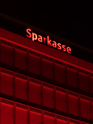 Sparkasse-Stadtsparkasse-Sparkassengesetze-Sparkassenkunde-Sparkassenpraemie-Sparkassenkredit-Sparkassenvorstand-Sparkassenzweckverband-Kritisches-Netzwerk
